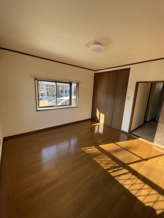 メゾンメイプル美術館前の居間