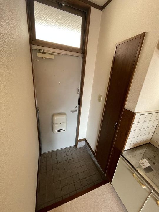 メゾンメイプル美術館前の玄関