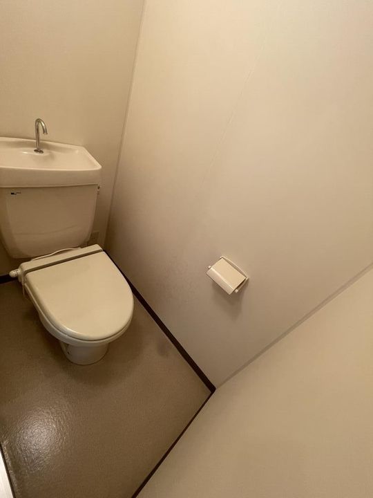 メゾンメイプル美術館前の内装