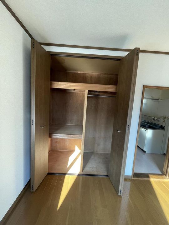 メゾンメイプル美術館前の居間