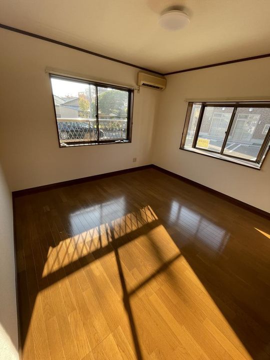 メゾンメイプル美術館前の居間