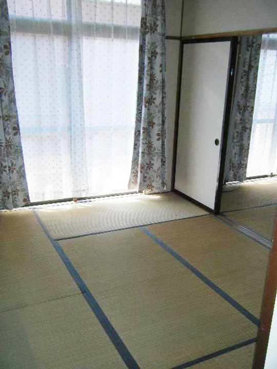 グランフォートみまやビルの居間