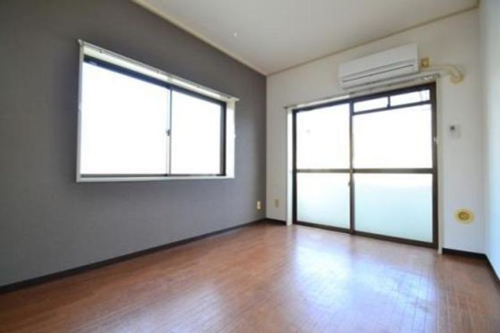 サンライズ三宅 B棟の居間