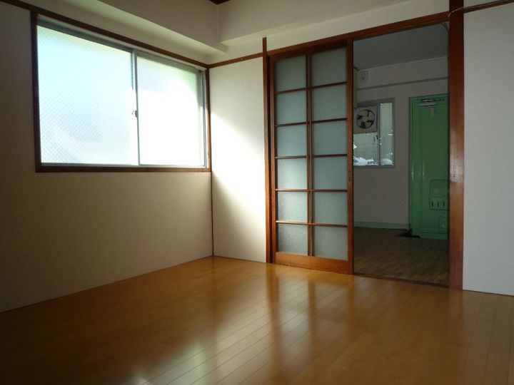 下坊マンションの居間