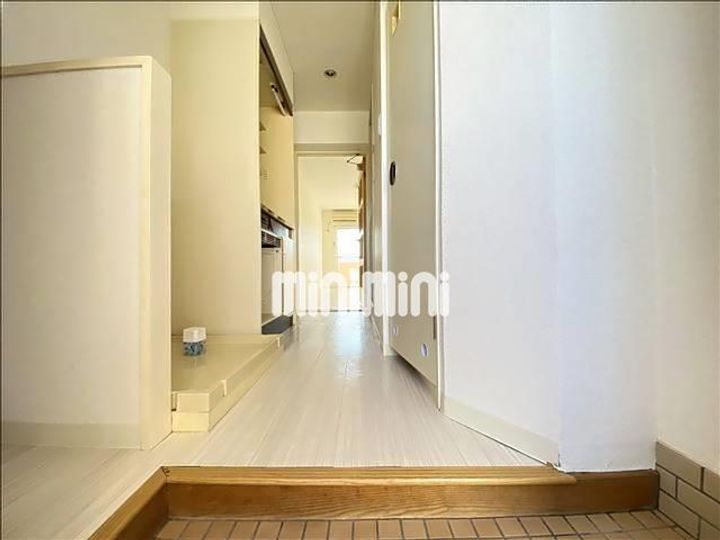 ワンライフ原の玄関