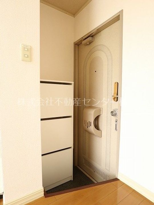 ロワイムヨネシン37の玄関