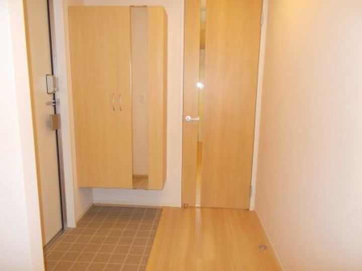 ヴューテラス寺尾の森Bの玄関