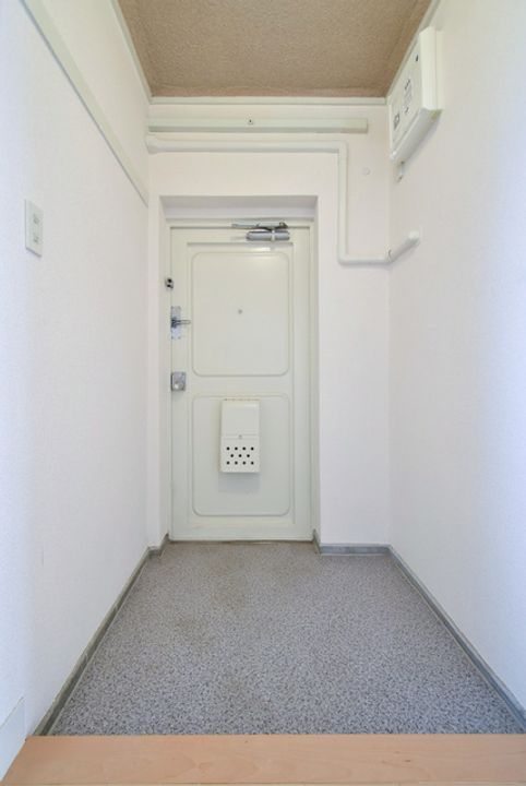 UR岩成台の玄関