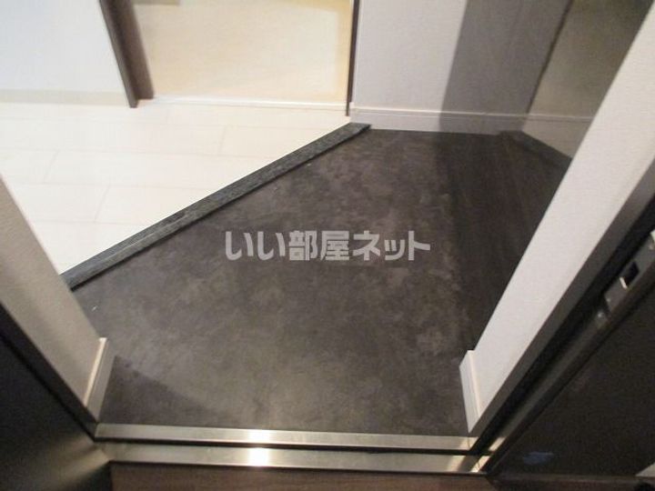 ララプレイス三宮ルミナージュの玄関