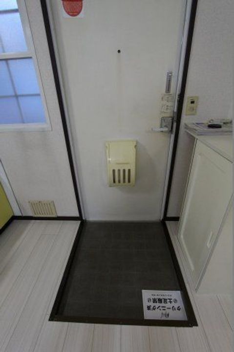 リエスあさか根岸台A・B棟の玄関