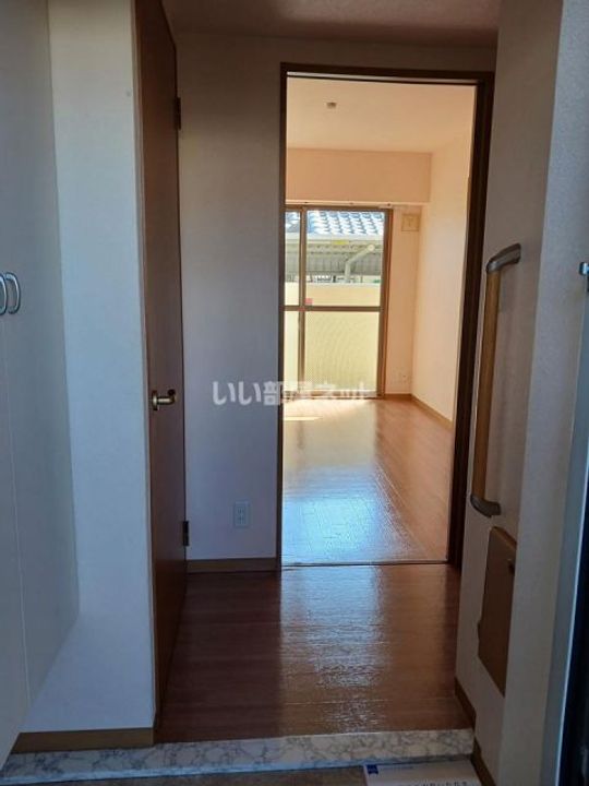 大阪府泉佐野市松原2(マンション)の賃貸物件の玄関