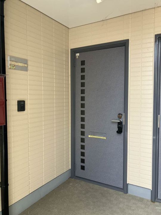 ディアスEAST B棟の玄関