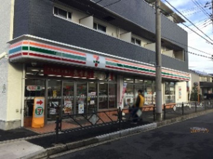 アンジュール サリエの周辺