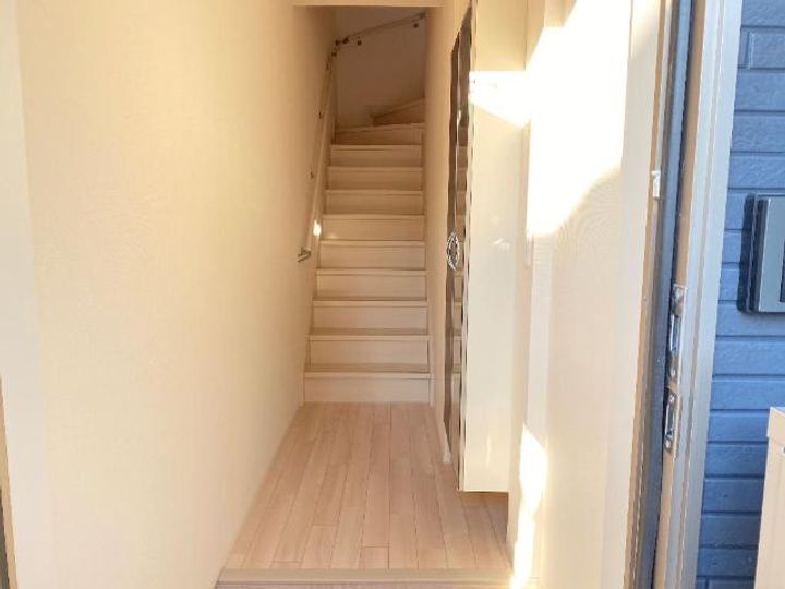 ヴィア・ラッテアIIの玄関