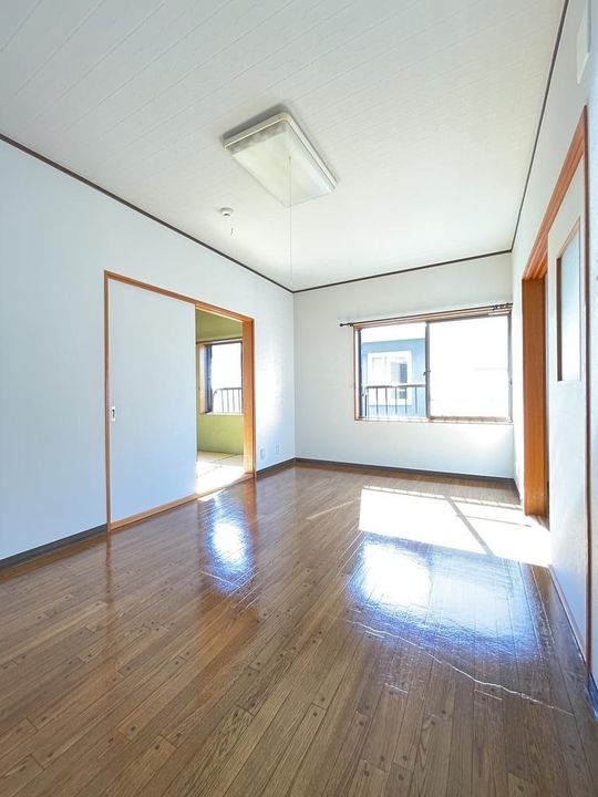 プリメーラ南玉 102号室の居間