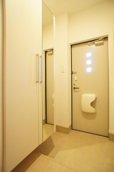 『アヴニールIV』の玄関