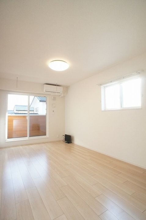 『アヴニールIV』の居間