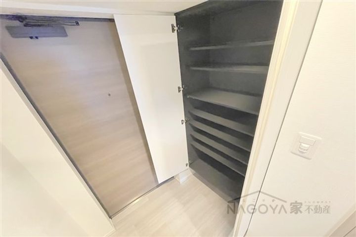 S-RESIDENCE上前津駅前の玄関