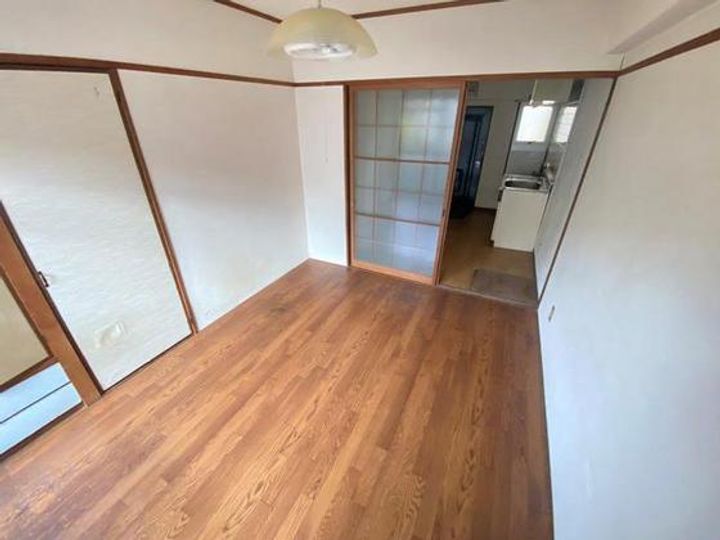 柳川ビルの居間