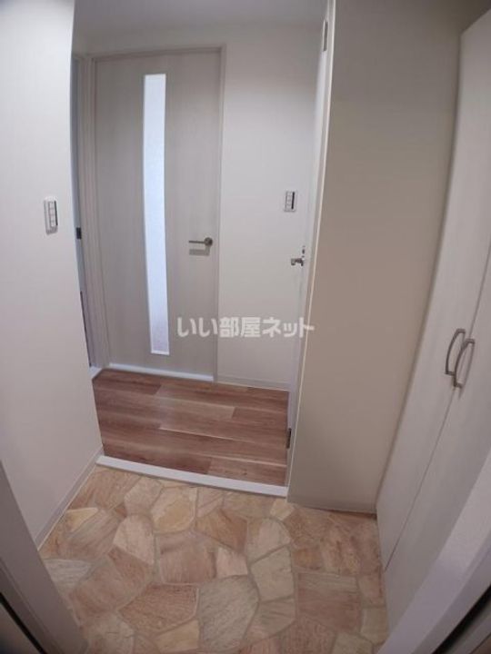 大阪府堺市堺区中之町東3(マンション)の賃貸物件の玄関