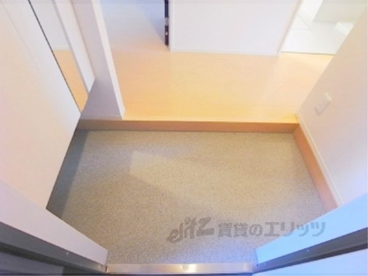 フェリーチェファミリアB棟の玄関