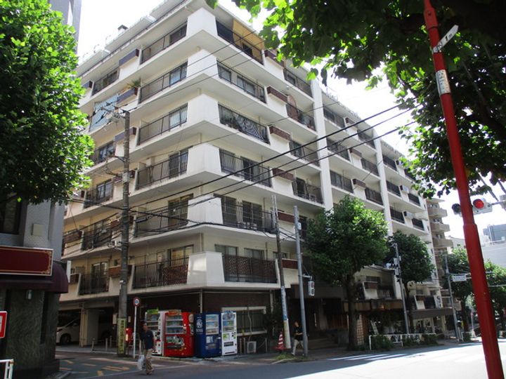 ニュー常磐松マンションの外観