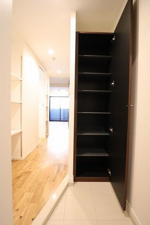 愛知県名古屋市昭和区川名本町6(マンション)の賃貸物件の玄関