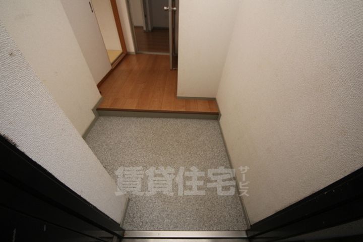 第2ネオコーポ杉田の玄関