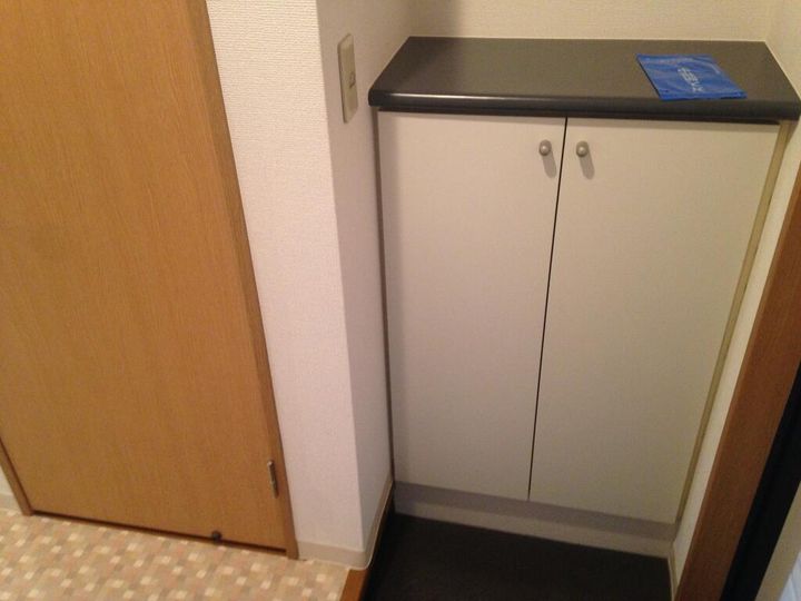 正栄ビル西公園の玄関