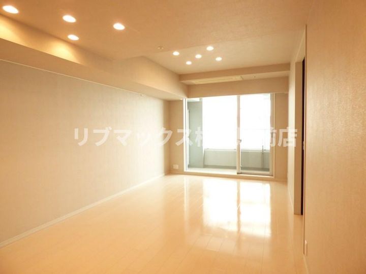 神奈川県横浜市西区高島2(マンション)の賃貸物件の居間