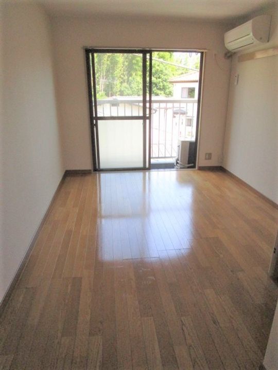 アゼリアガーデンズ柿生の居間