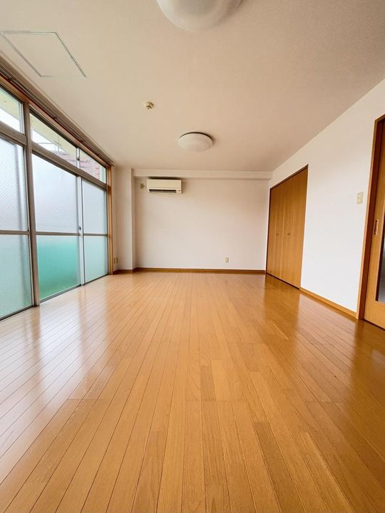 T・Kビルの内装