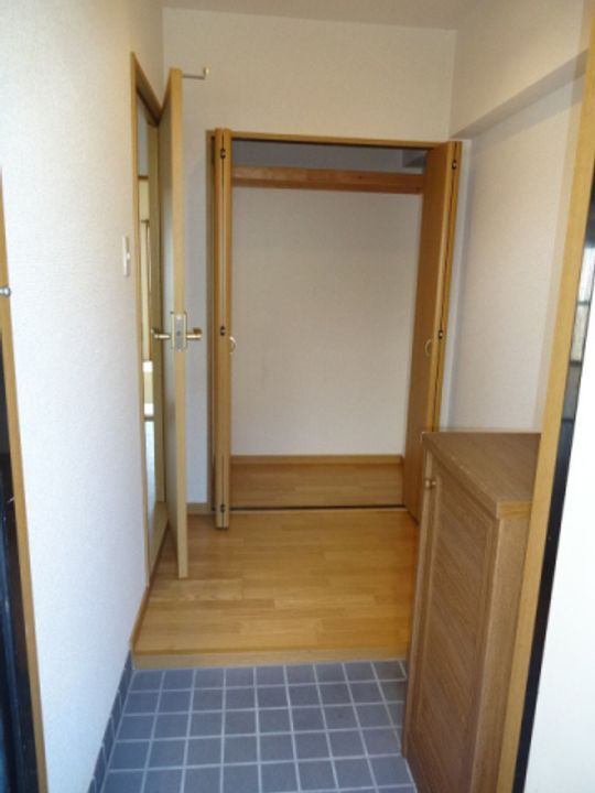 滋賀県東近江市八日市本町(マンション)の賃貸物件の玄関