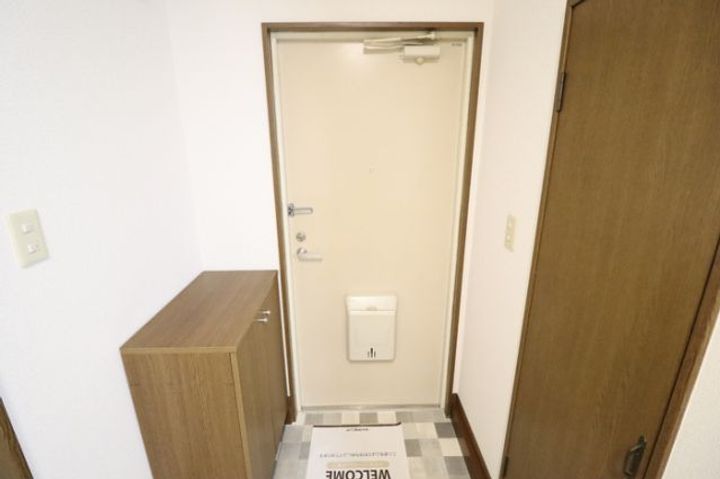 栃木県小山市城東2(マンション)の賃貸物件の玄関