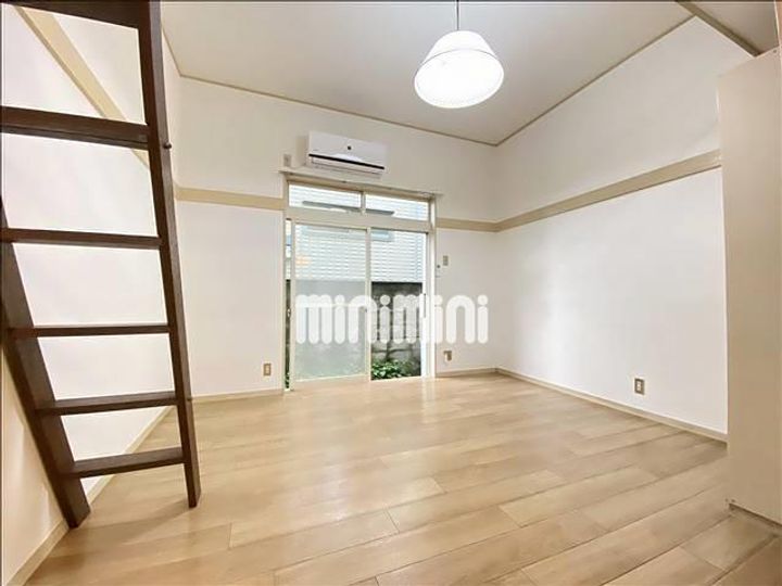 リレントレオIIの居間