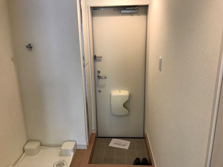 フラワーメゾンIKの玄関