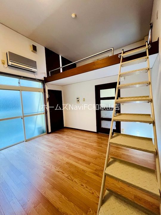 ロイヤルコーポ田尻の居間