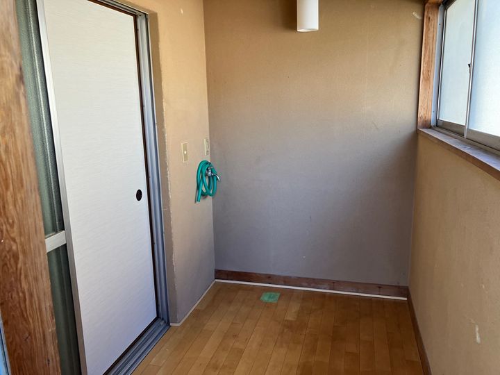 八光ビルの玄関