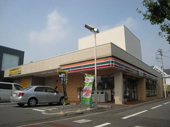 ロイヤルコート1の周辺