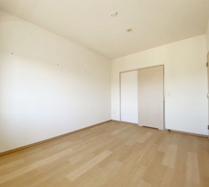 東京都新宿区河田町(マンション)の賃貸物件の居間