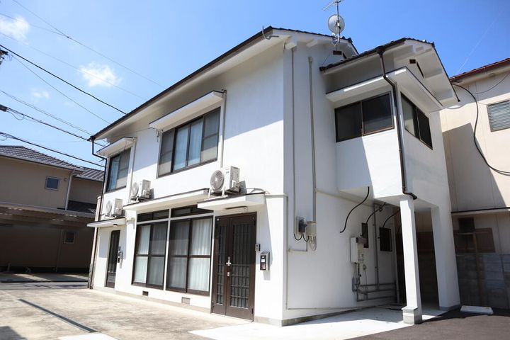 岩崎町2丁目アパートの外観