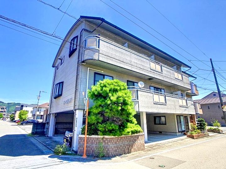 コーポエルフの外観