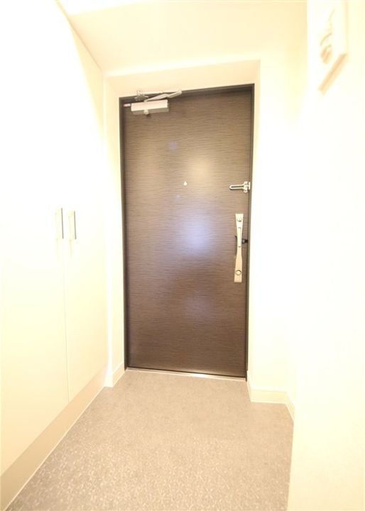 MELDIA CREST TAPP NAMBA-WESTの玄関