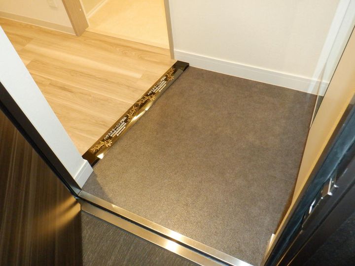 プレサンス北浜レガーロの玄関