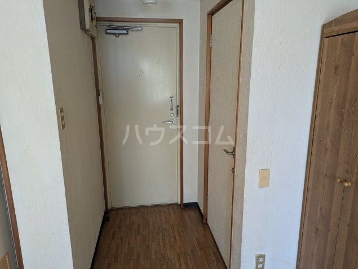 セリバテール日東の玄関