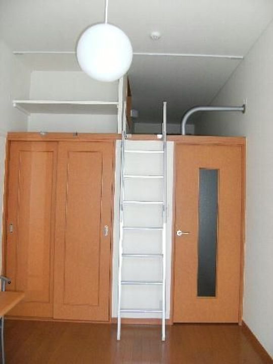 レオパレス東本町の居間