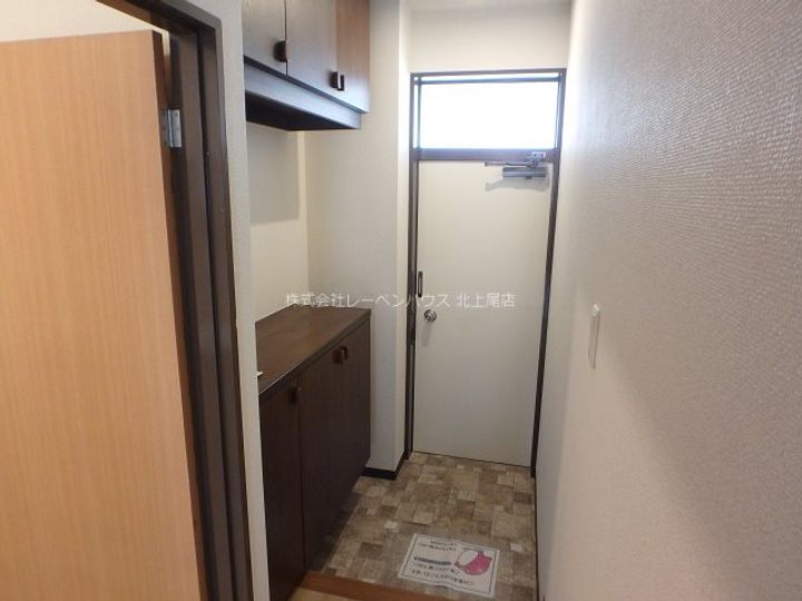 沖友マンションIIIの玄関