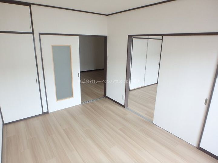 沖友マンションIIIの居間