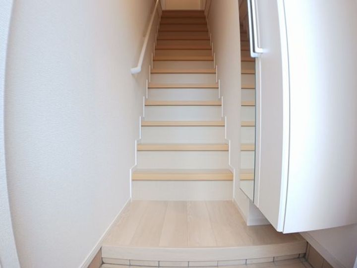 桜・レジデンスAの玄関