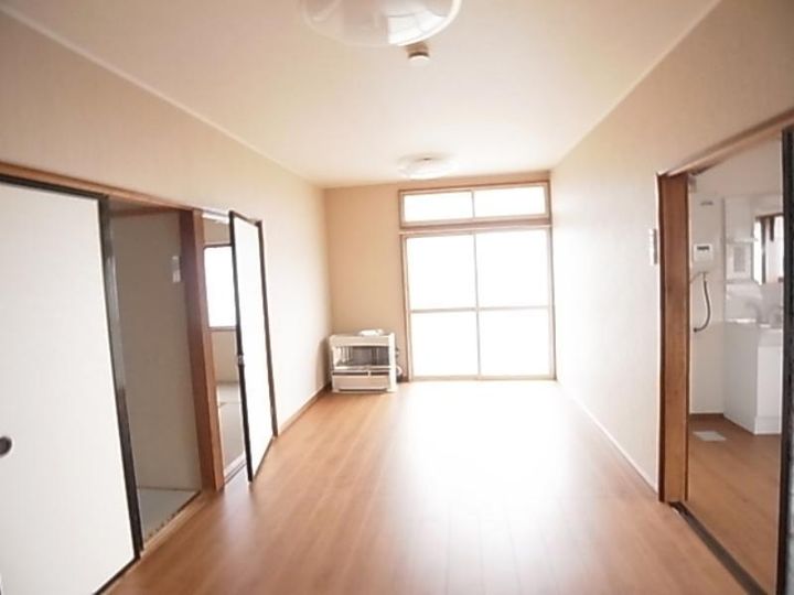 高屋アパートの居間